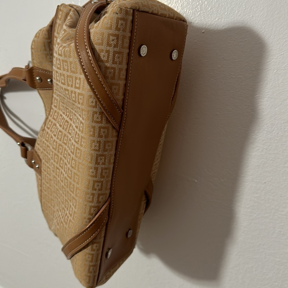Handbag - Picture 3 of 4